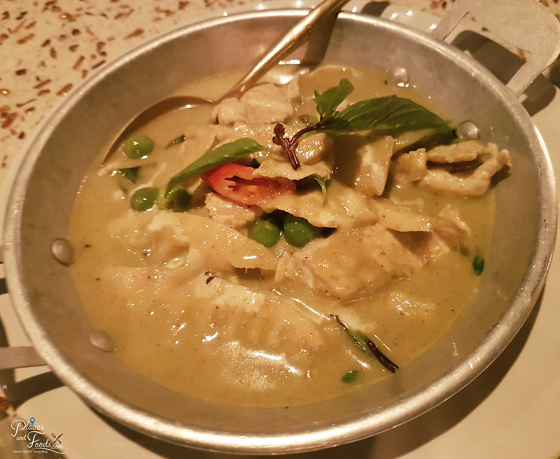 ekkamai green curry