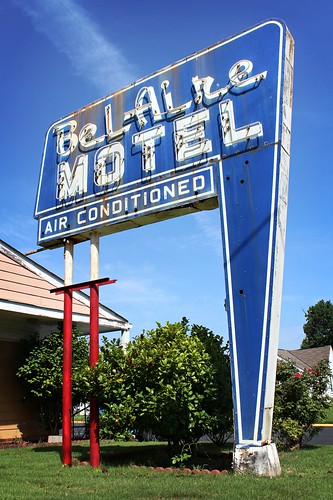 neon sign signage tuscaloosa alabama al ushighwayroute11 11 route11 highway11 usroute11 motel lodging belaire airconditioned