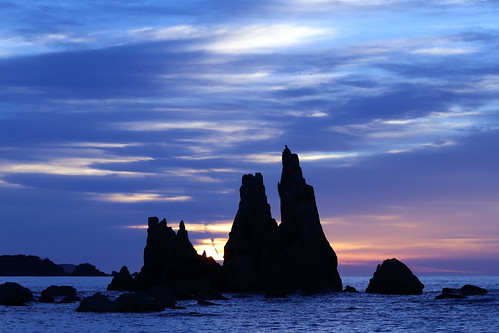 beach coast hashiguiiwa kushimoto wakayama sun sunrise morning cloud landscape japan japon sky 橋杭岩 串本 紀州 和歌山 日本 朝日 日の出 朝 太陽 rock dawn sea ocean 風景 seascape