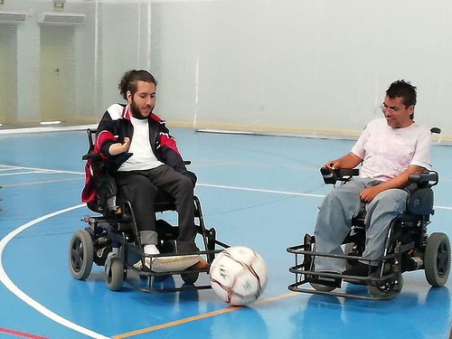 Fernando Guerra campaña para comprar una silla para jugar al Powerchair fútbol para grandes dependientes