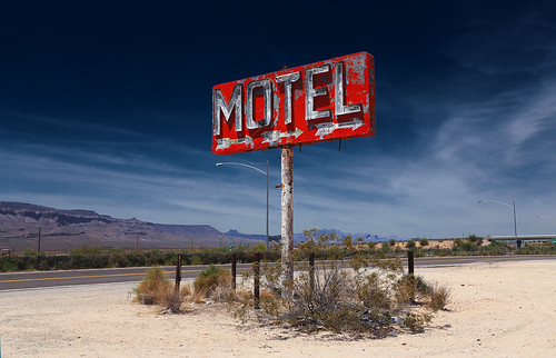 abandoned decay rusty signage signgeeks neonsign motelsign route66 americana yucca california