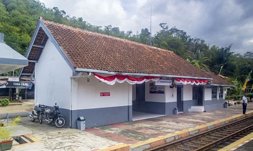 stasiun station railway keretaapi indonesia heritage dutch architecture building transportation karangpucung ciamis jawabarat westjava