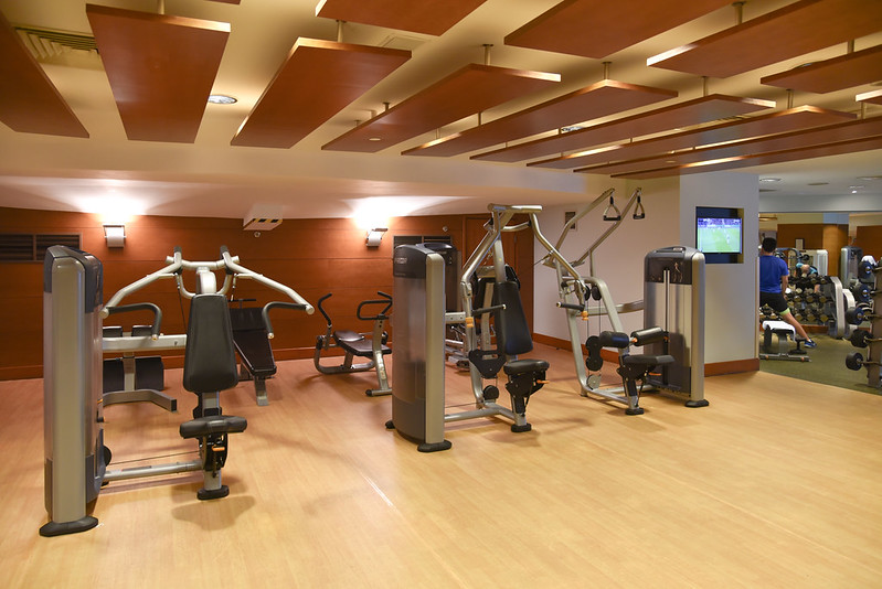 fitness center - shared between fairmont singapore and swissotel the stamford