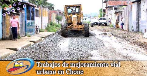 Trabajos de mejoramiento vial urbano en Chone