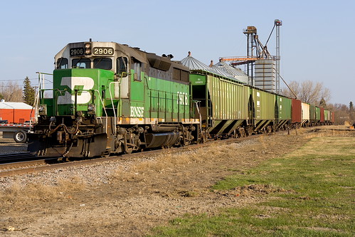 bnsf bnsf2906 emd gp39e mayville northdakota mayvillelocal train railroad cascadegreen