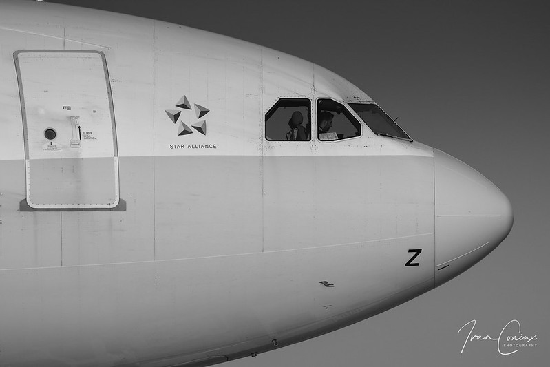 Airbus A330-223 – Brussels Airlines – OO-SFZ – Brussels Airport (BRU EBBR) – 2018 07 24 – Towing – 01 – Copyright © 2018 Ivan Coninx