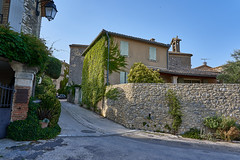 A walk round Lussan - Photo of Rochegude