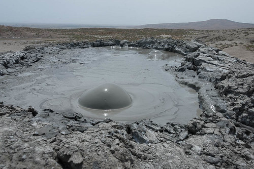 boue volcan volcansdeboue bulles qobustan baku azerbaïdjan aze