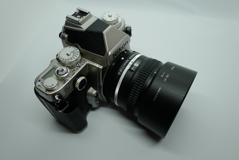 Nikon Df+AF S NIKKOR 50mm f 1 8G Special Editionフード付き