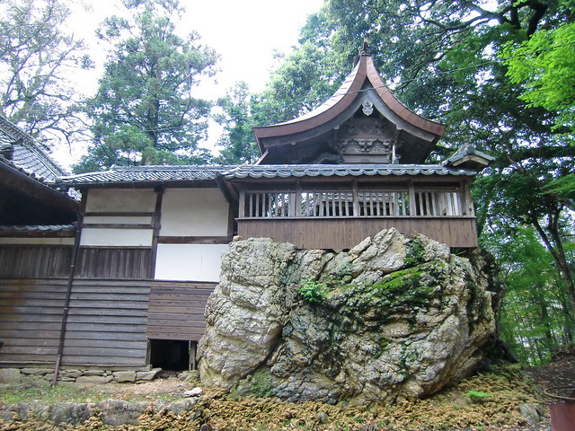 粟島神社の巨石