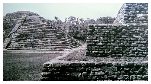 tajin veracruzllave mexico plismo landscape ruins wall pyramid precolumbian archeologicalsite mesoamerica classicveracruzculture southernmexico stone stoneworks monochrome bw tablero