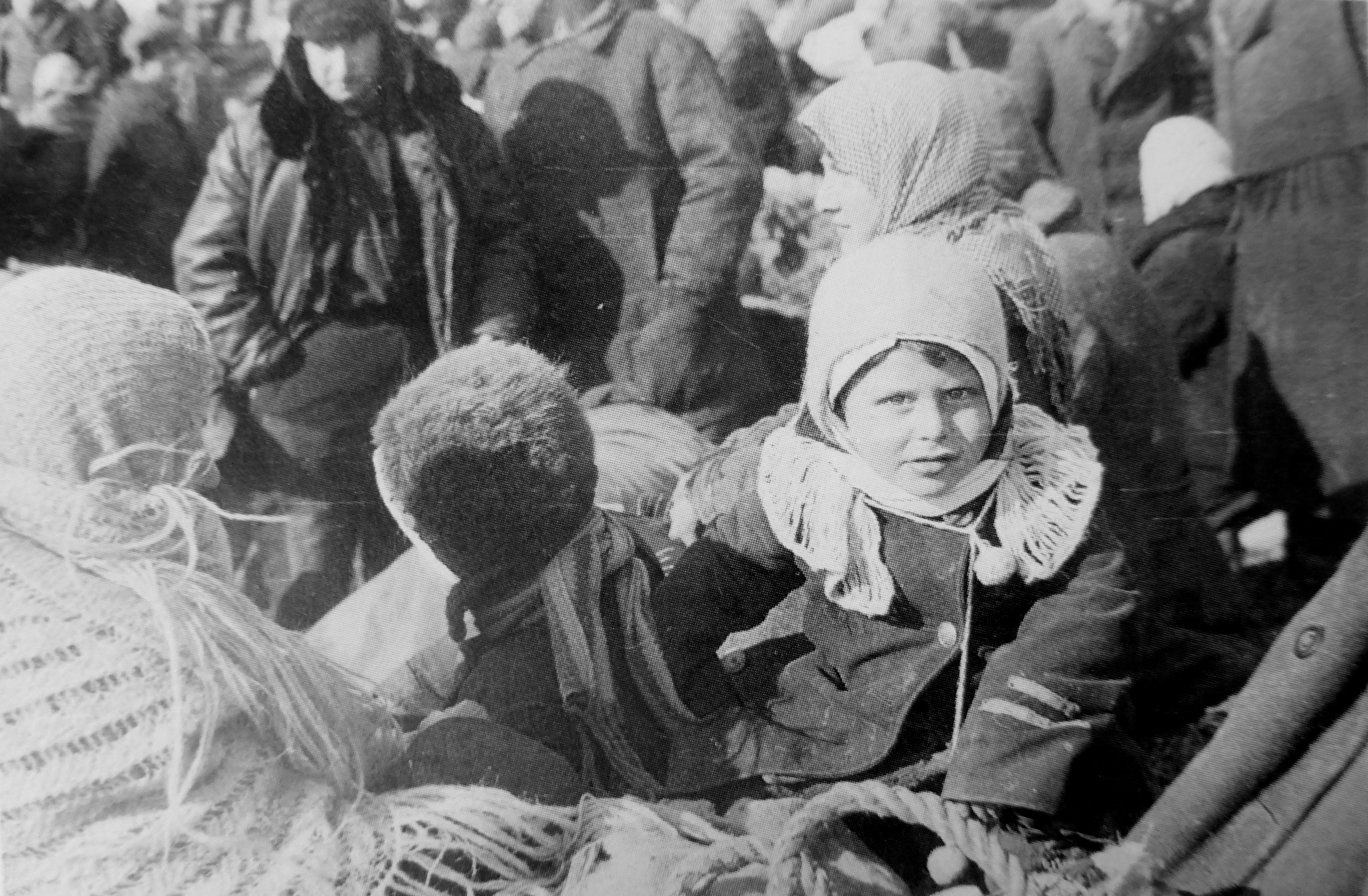 1941. Жители еврейского происхождения из города Лубны Полтавской области перед расстрелом в Засульском яру. 16 октября .1