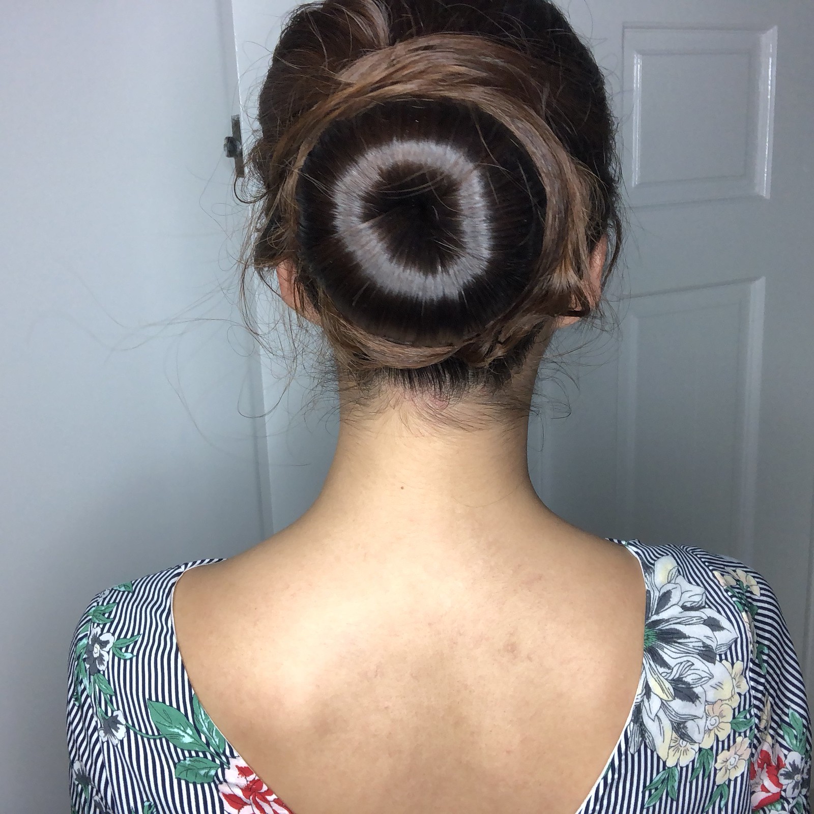 All that hair spray just to achieve this huge bun, my hair was terribly abused. 