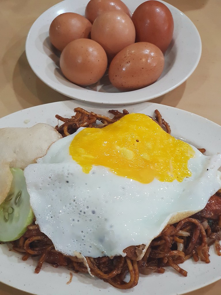 印度炒湿面 Mee Mamak w/egg rm$5.50 @ Restoran Al Rifaahy Maju Phileo Damansara 1 PJ