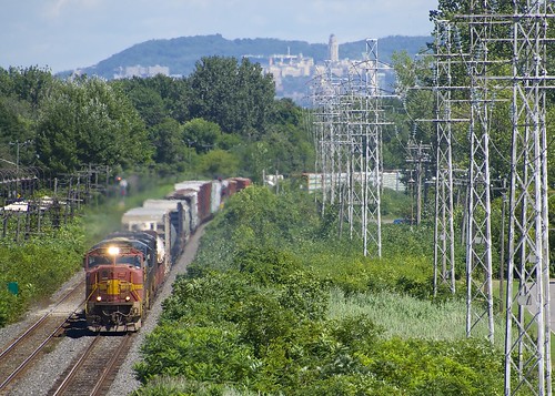 cn canadiannational cn327 train freighttrain csx csxt pointeclaire montreal quebec kingstonsub prlx prlx201 sd75m emd atsf bnsf