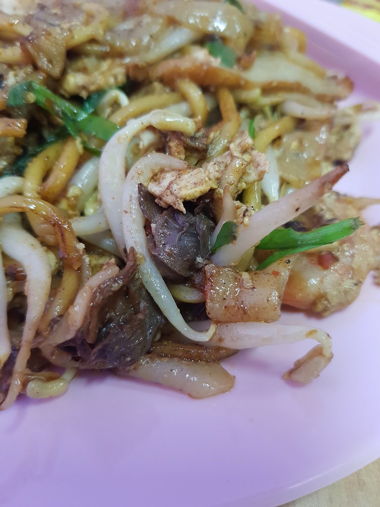 炒粿條 Char Koay Teow rm$6.50 & 薏米水 Barley rm$1.70 @ SS2 Chow Yang Kopitiam