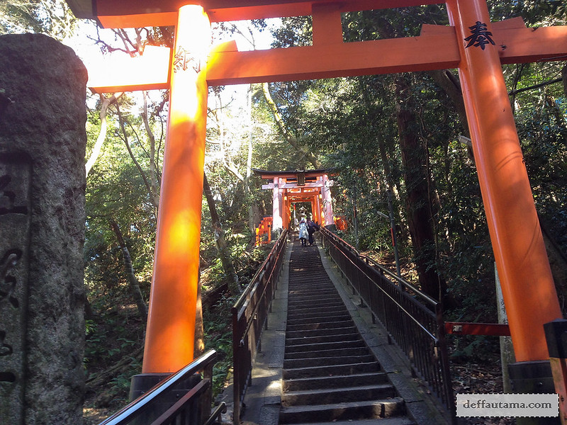 9 Hari Babymoon ke Jepang - Inari Stairs