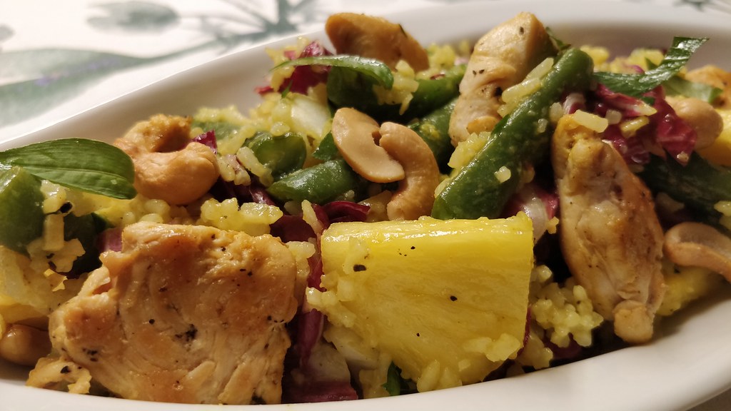 Curry-Reissalat mit Huhn, Fisolen und Ananas