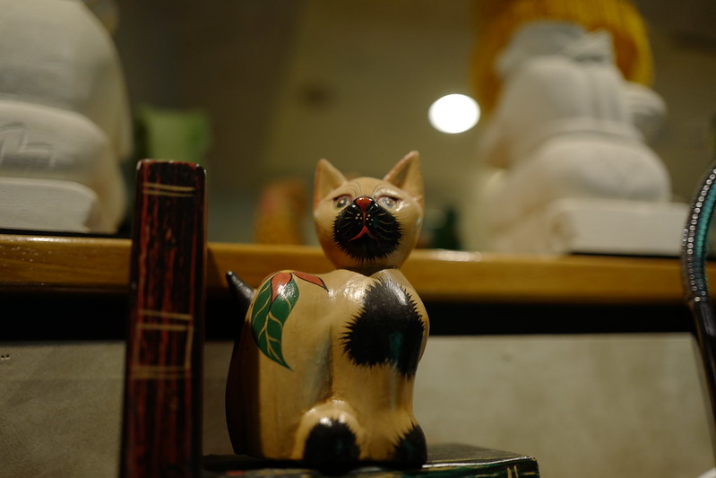 HOTEL SPA ANDA RESORT伊豆高原本館ライブラリーの猫の置物