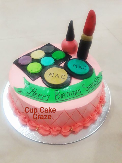 Makeup Set Cake by Cup Cake Craze