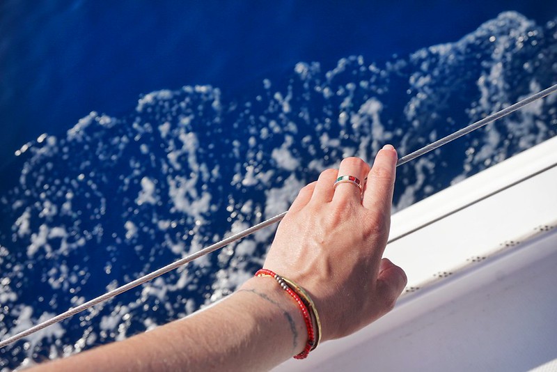 Flora's hand holding a boat rope with InAdventures, Mallorca