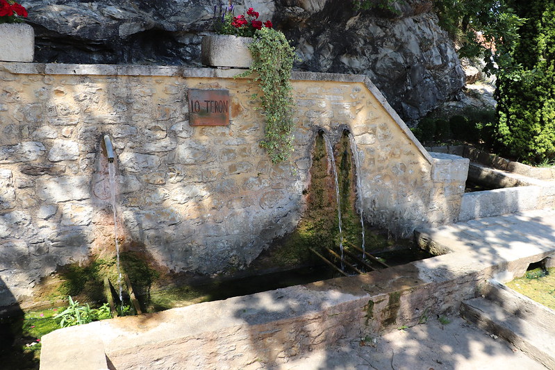 Nuzéjouls - La fontaine de l'Hermitage