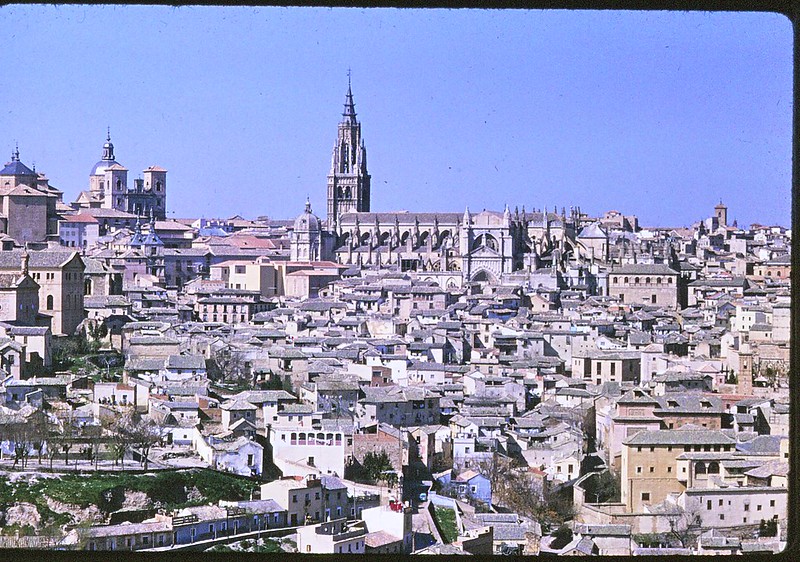 Toledo en abril de 1963. Película Kodachrome. Donación de la familia Burgos.