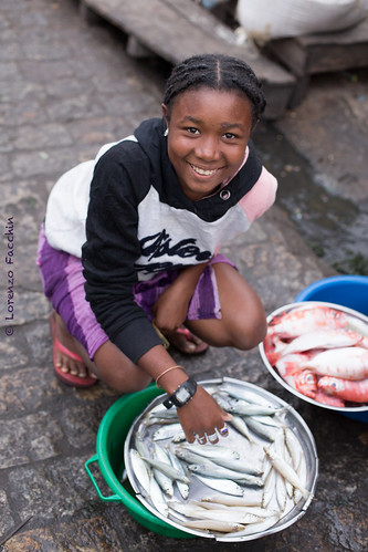 africa madagascar fort dauphin fortdauphin tolagnaro mercato market fishmarket mercatodelpesce pesce fish canonef50mmf14usm 50mm 50mmf14usm street streetlife