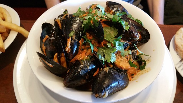2018-Jul-11 Bistro Wagon Rouge - moules frites