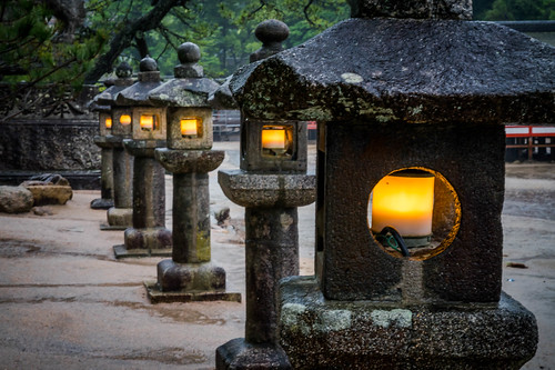 itsukushima shrine 厳島神社 shinto 神道 miyajima 宮島 hiroshima 広島 japan 日本 stone lanterns geraldow fe 2470mm f28 gm sony ilce7rm2 g master gmaster sunset a7rii a7rmk2 a7r2