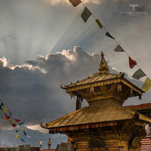 pabloferrariart asia nepal kathmandu swayambhunath temple templo unesco historical religion religious historico sitio valley monkey sky sunset clouds nubes cielo