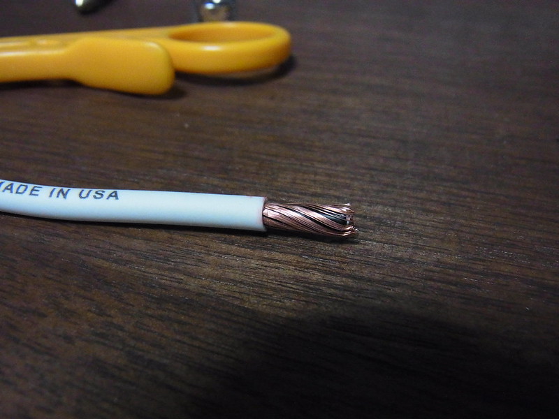 Lava Cable TightRope の被膜をはいだところ