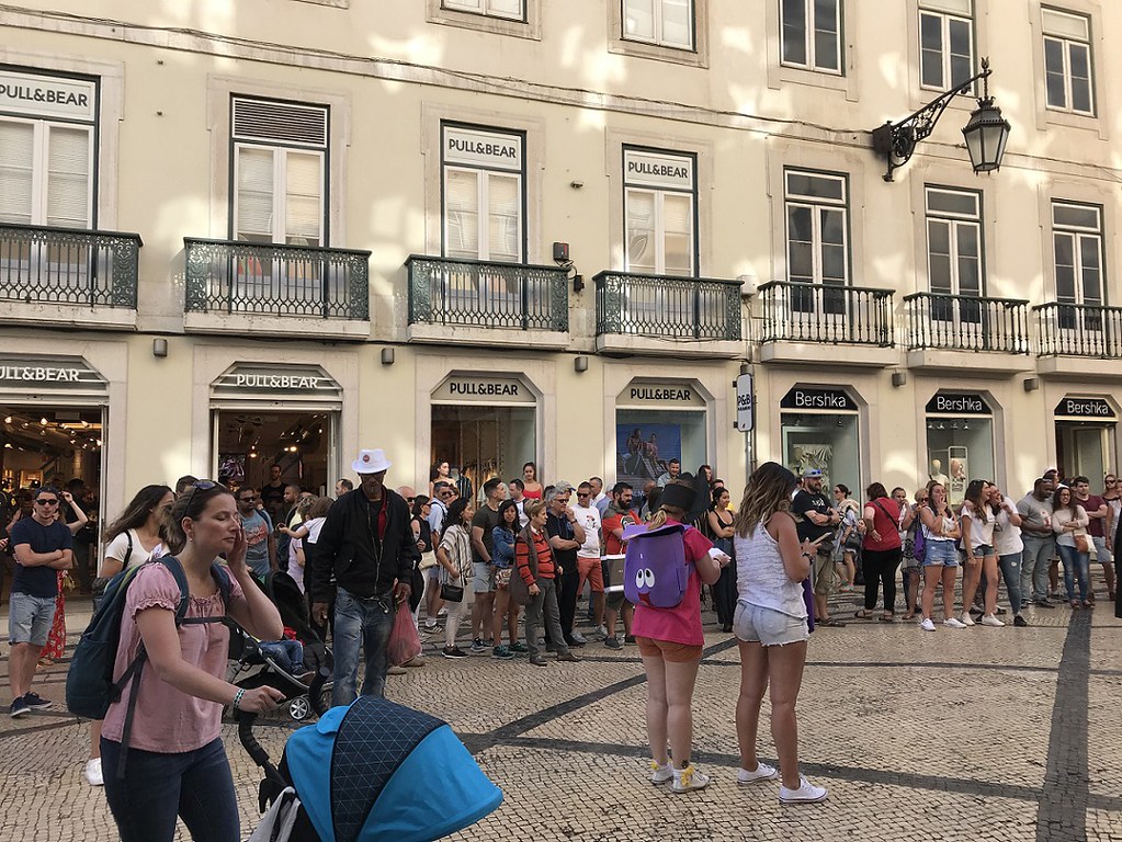 portugal 100 tourists