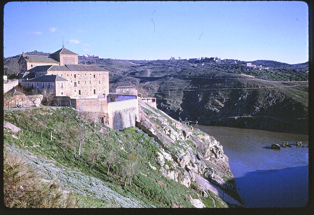 Convento de San Gil en Toledo en abril de 1963. Película Kodachrome. Donación de la familia Burgos.