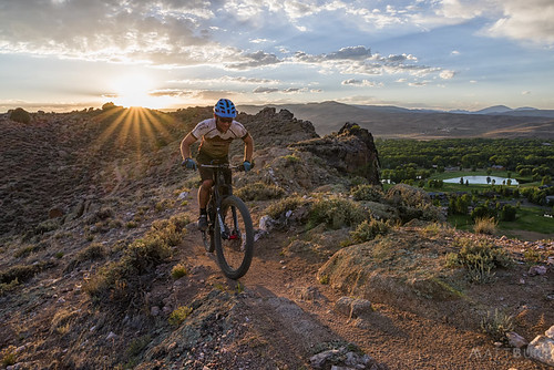 hartmanrocks jefebranham mattburtphoto bike mountainbike mtb southwest sunburst sunset trail