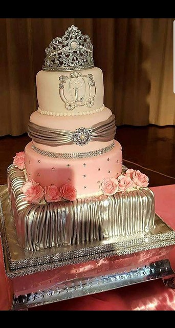 Cake by Iris Roman of Sweet Bouquet