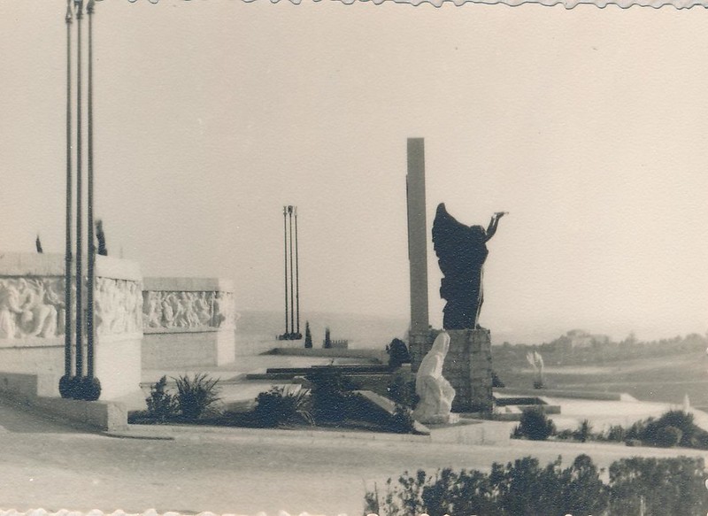 Monumento al Ángel del Alcázar en 1962. Fotografía de Julián C.T.