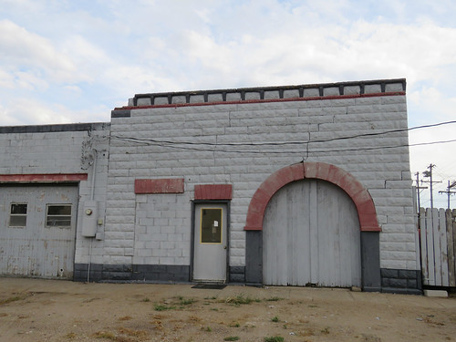 abandoned decay architecture automotivegarage smalltown arapahoe nebraska