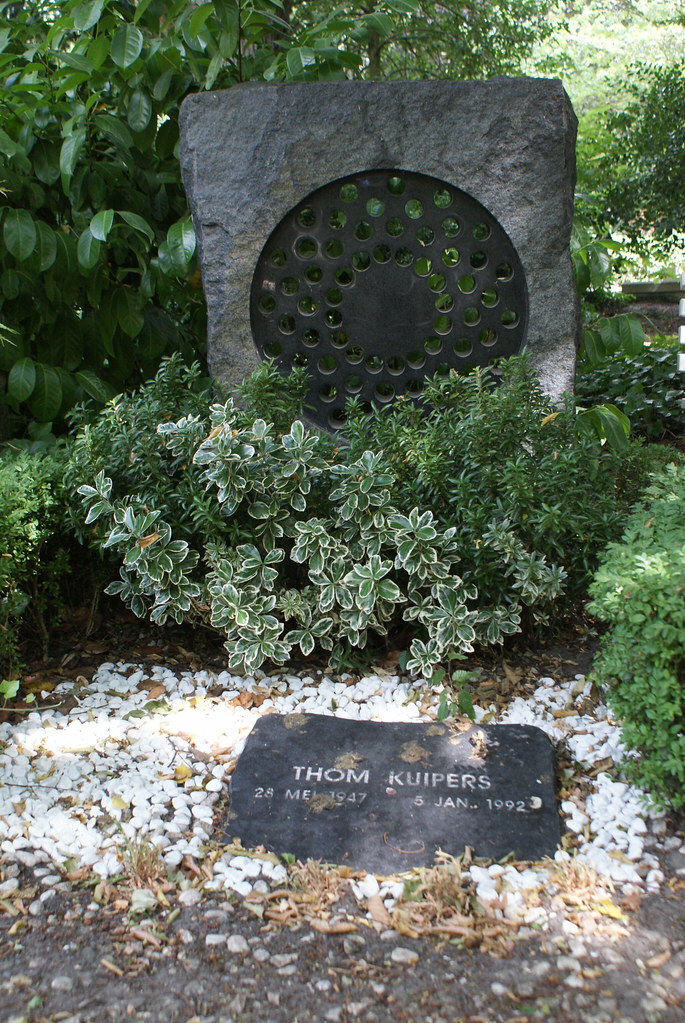 Tombe originale du cimetière Zorgvlied à Amsterdam.