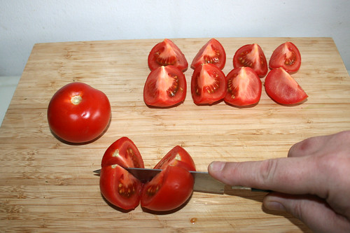 35 - Tomaten vierteln / Quarter tomatoes