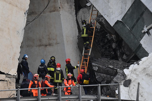 Κατάρρευση γέφυρας αυτοκινητοδρόμου στην Γένοβα με νεκρούς