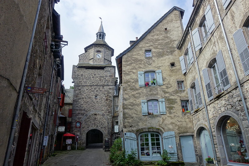 9. Auvernia: Besse-et-Saint-Anastaise, Lac Pavin, Murol, Chateau de Val. - De viaje por Francia: diarios, viajes y excursiones en coche. (9)