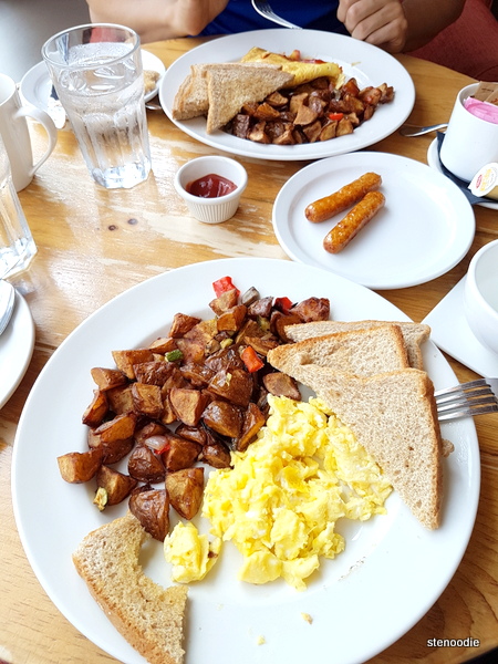  Waddell Hotel breakfast