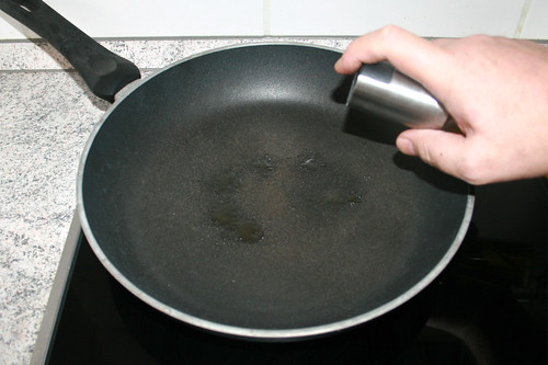 13 - Olivenöl in Pfanne erhitzen / Heat up olive oil in pan