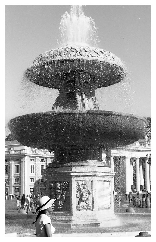 rome vatican st peters sq1 fountain woman in hat