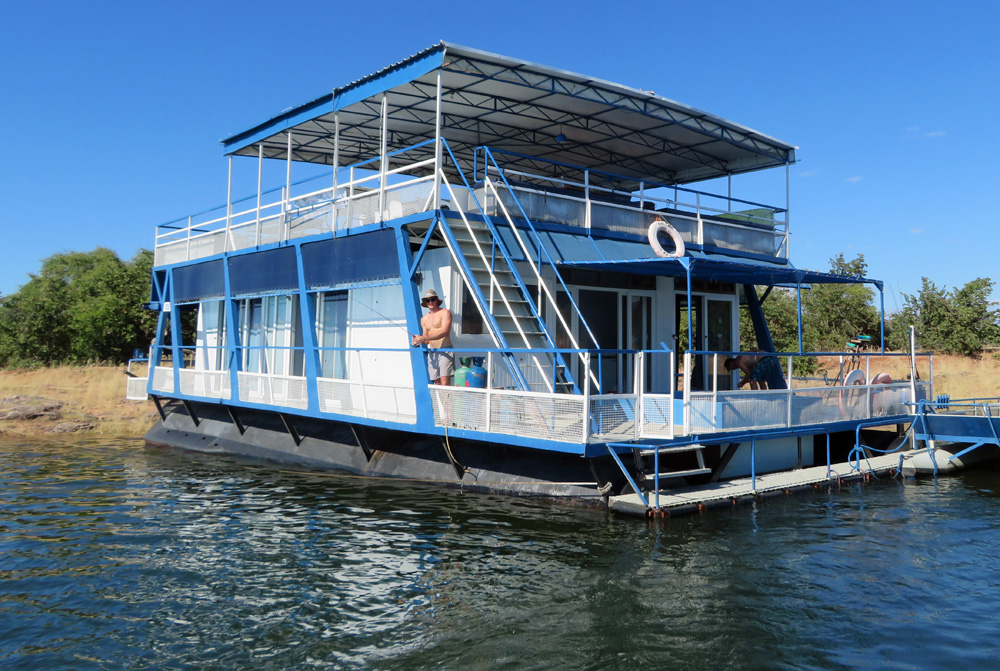 lake-kariba-houseboat