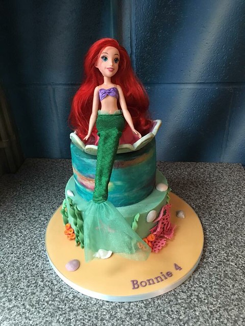 Cake by The Dragonfly Bakery