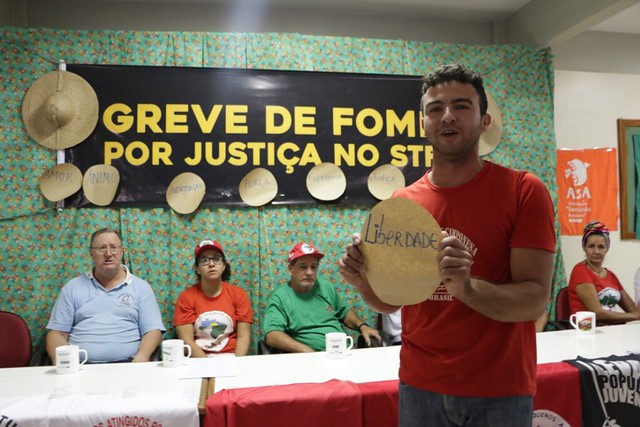 Integrantes da Caravana do Semiárido contra Fome visitam grevistas em Brasília