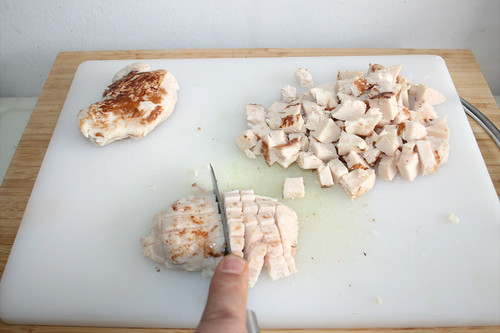 38 - Hähnchenfilet würfeln / Dice chicken filet