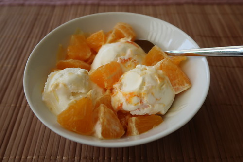 Yoghurt Arancia Eis mit zusätzlichen Orangenstückchen